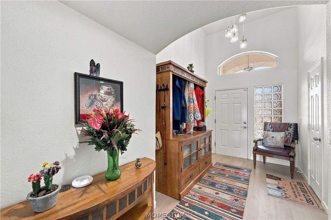 1208 E Cactus Valley Drive
