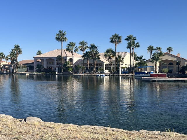 2042 E Lago Grande Bay
