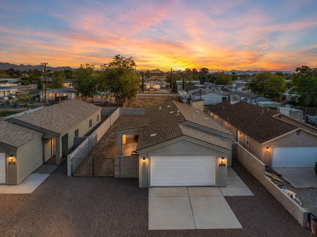 3143 E Thompson Avenue