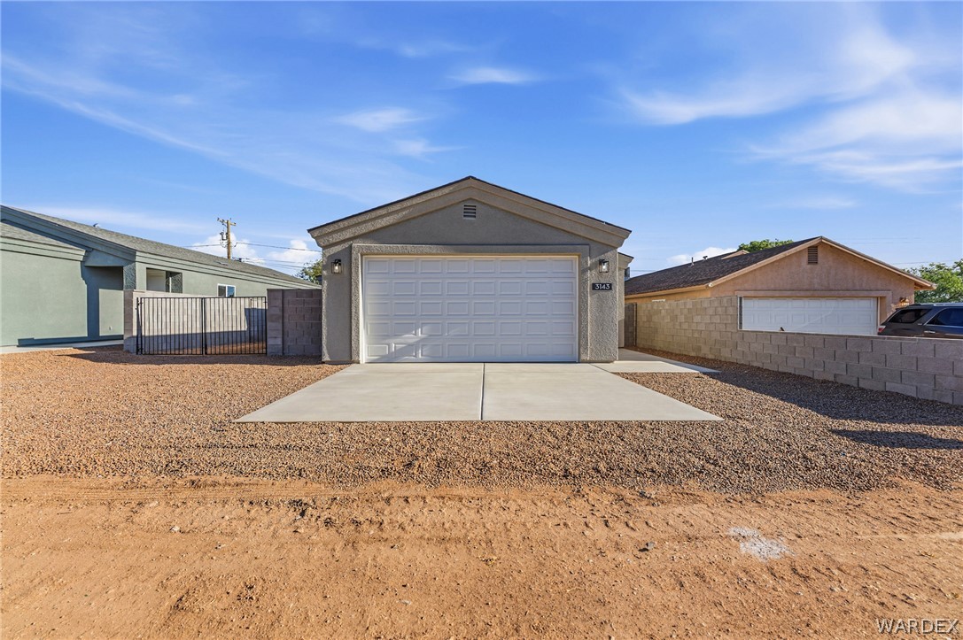 3143 E Thompson Avenue