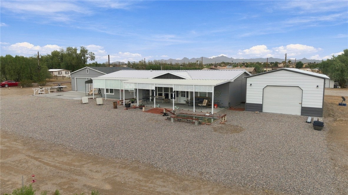 1732 E Hammer Lane