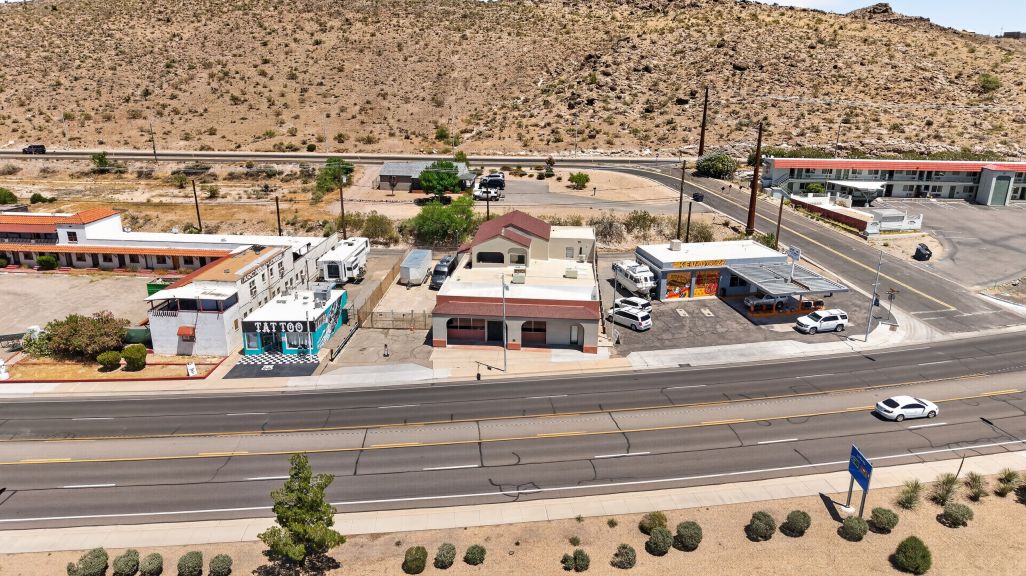 937 E Andy Devine Avenue