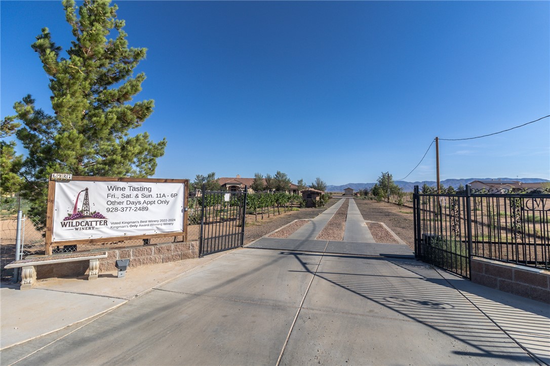 6927 E Brooks Boulevard