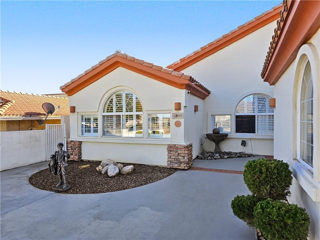 825 Country Club Drive