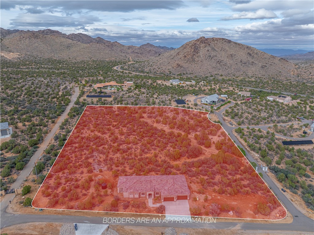 1025 N Juniper Hills Court