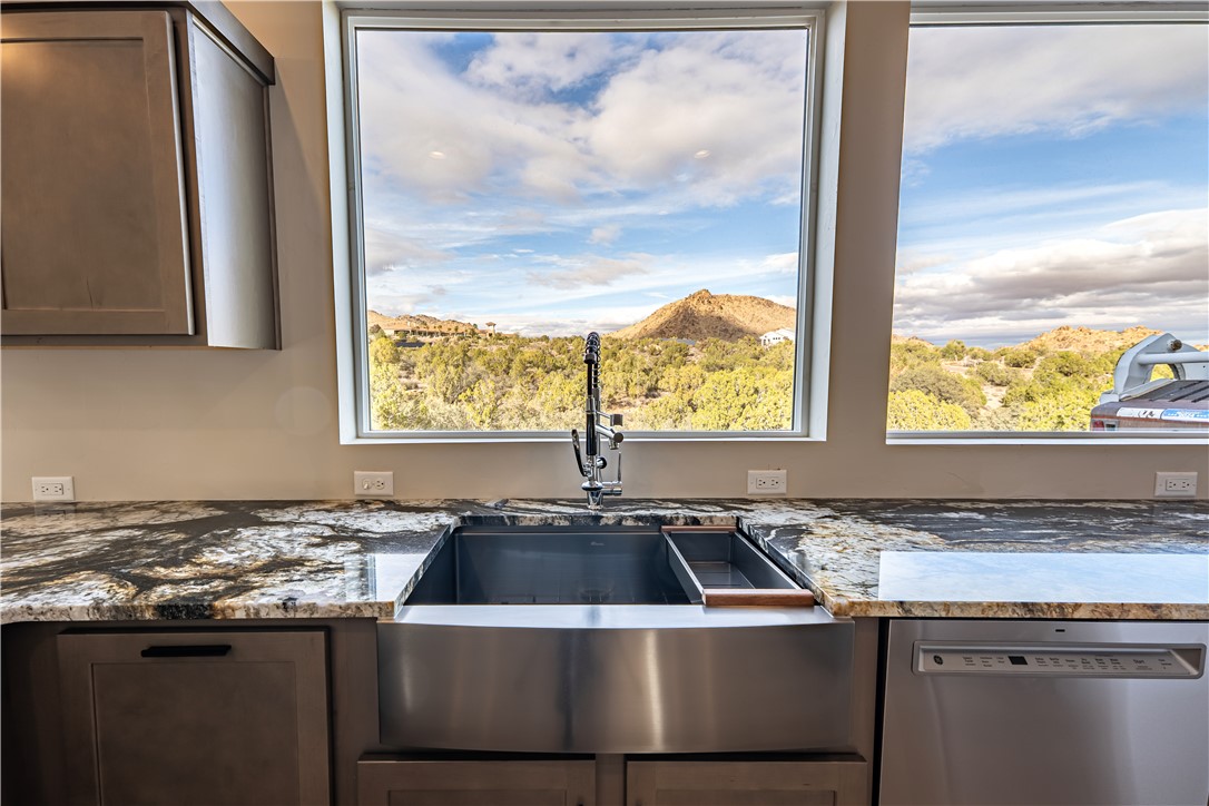 1025 N Juniper Hills Court