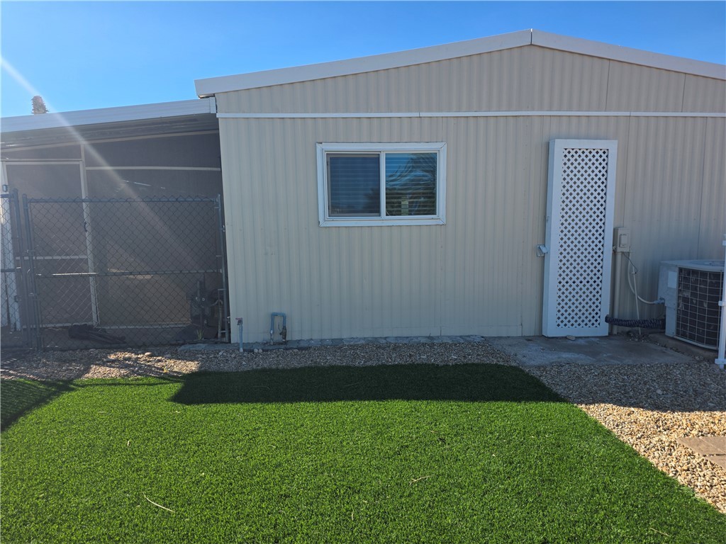 2271 W Riverview Circle