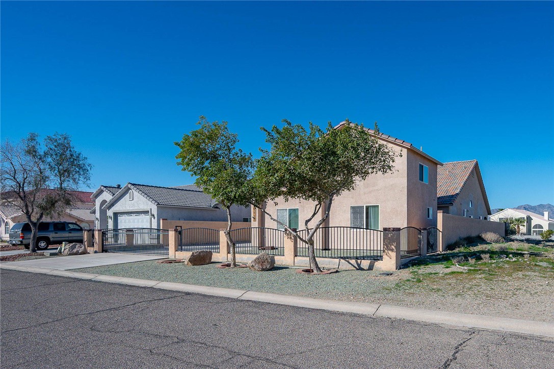 5623 S Desert Lakes Drive