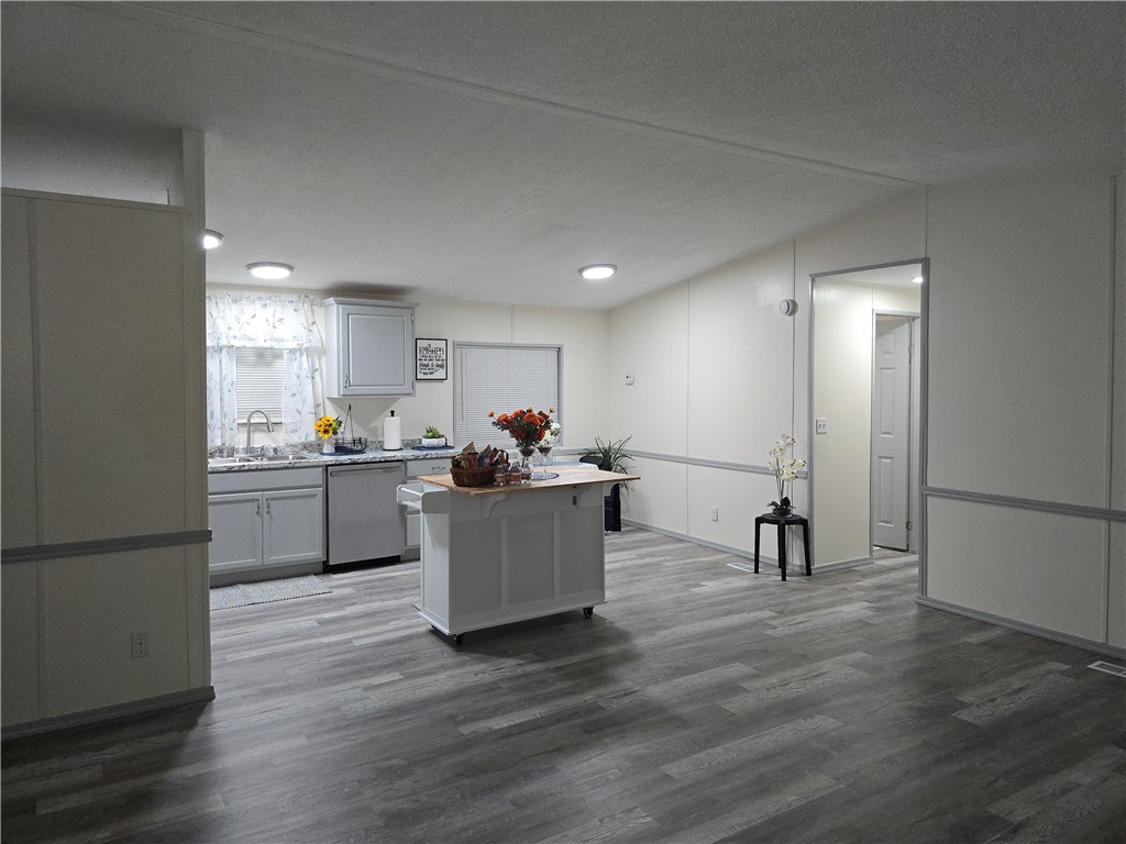 3096 E Packard Avenue