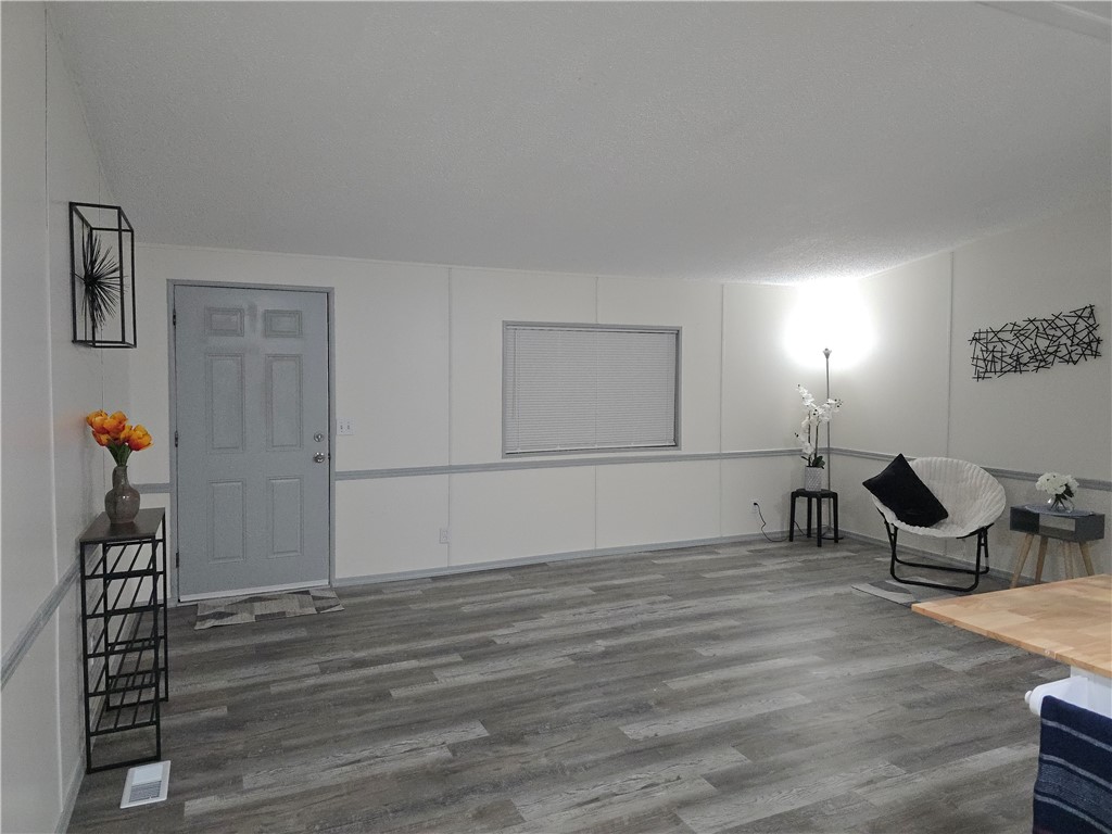 3096 E Packard Avenue