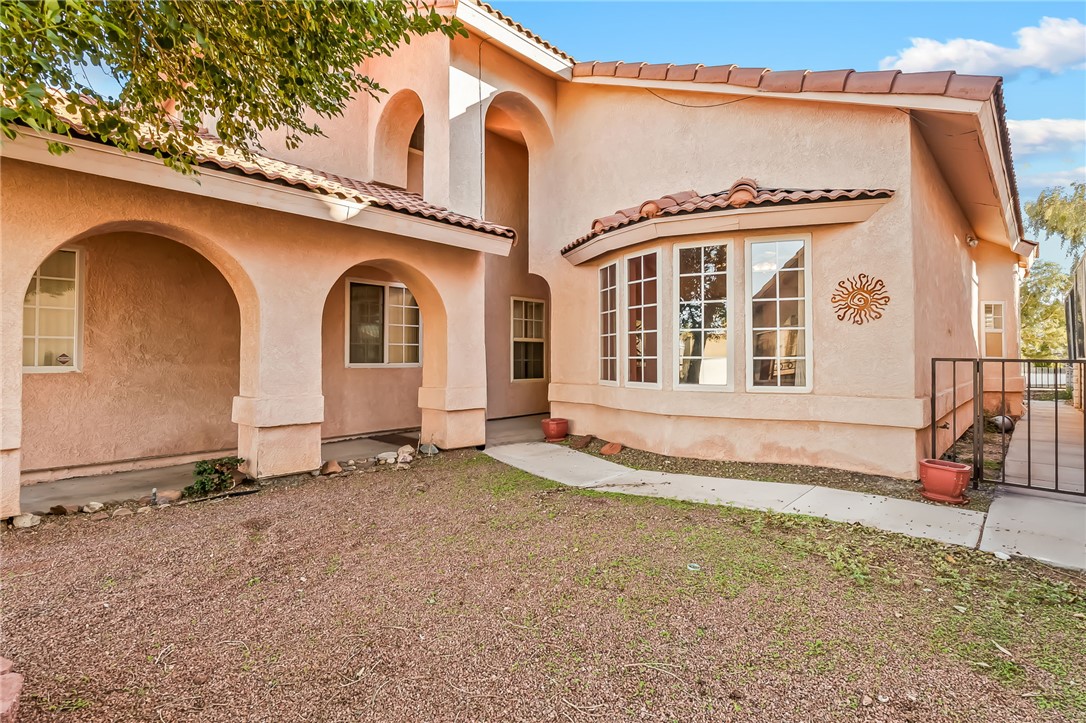 2092 E Desert Lakes Drive