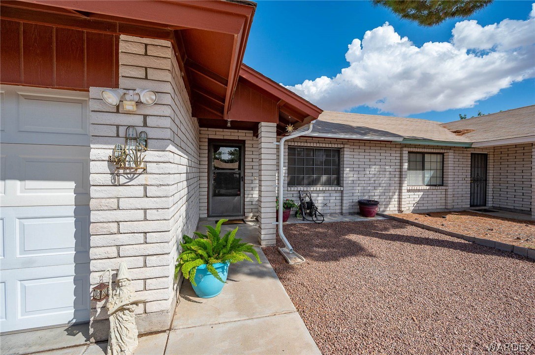 977 Canyon Shadows Drive