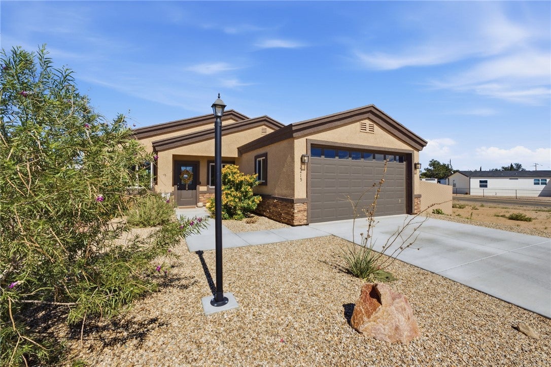 2215 E Devlin Avenue