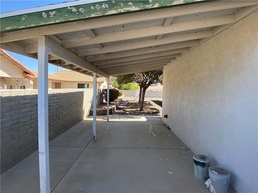 909 Foothill Avenue