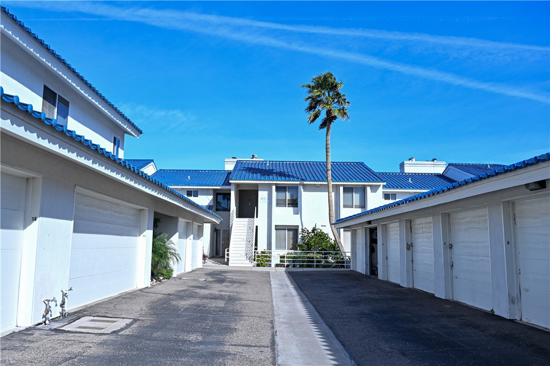 1800 Clubhouse Dr A-8