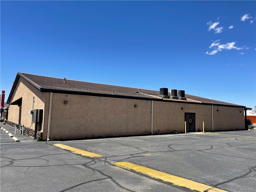 2820 E Andy Devine Avenue 1