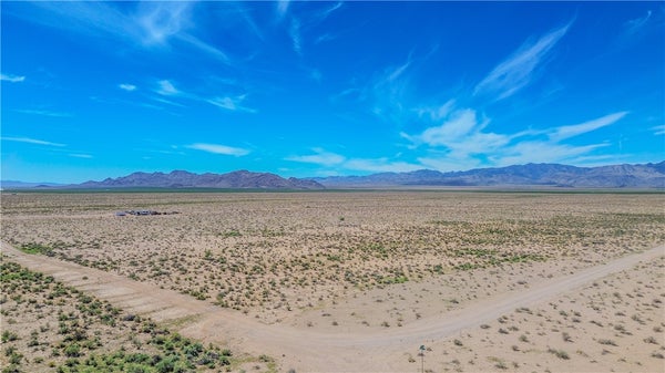 N JEMEZ RD, KINGMAN, AZ 86401 - Image 9ff24f29239e674d8e44e7b5e56c2a2d/2119563929