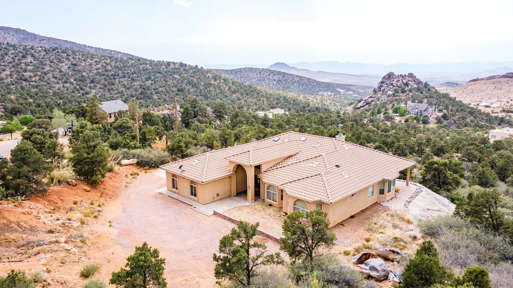 4801 E Stallion Drive