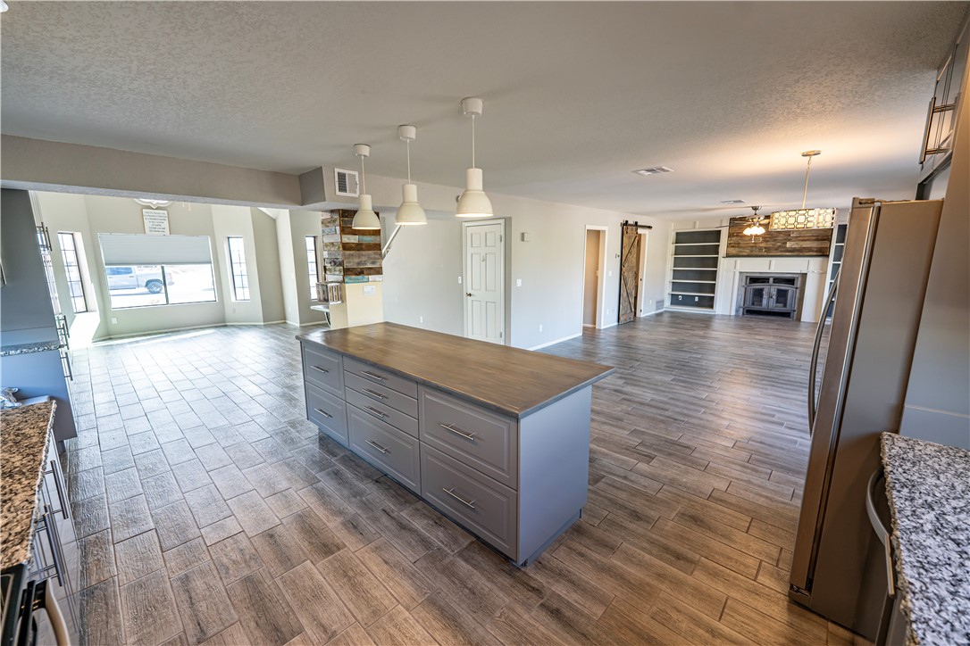 905 Country Club Drive