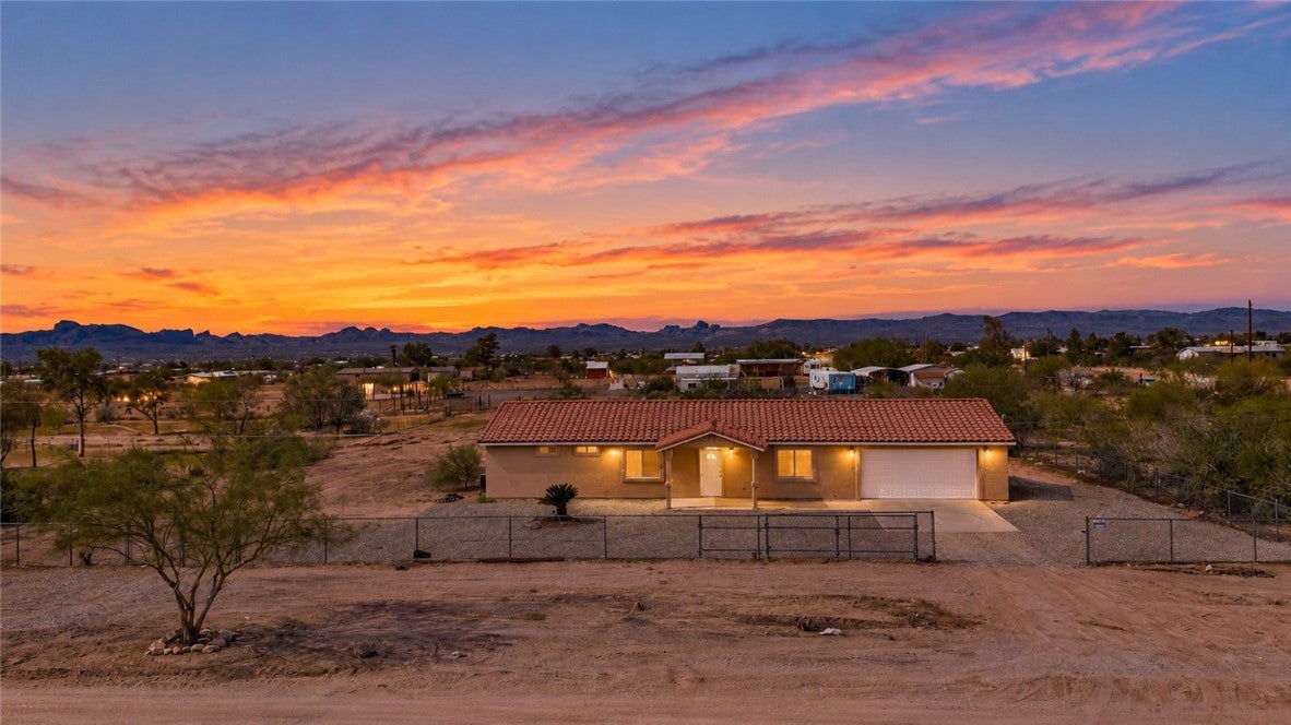 3593 N Maverick Road