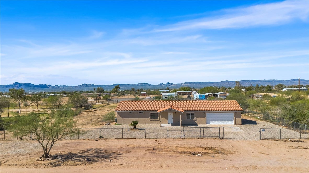 3593 N Maverick Road