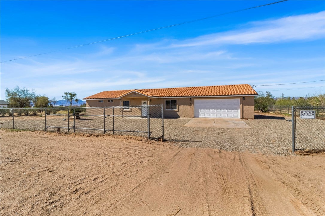 3593 N Maverick Road