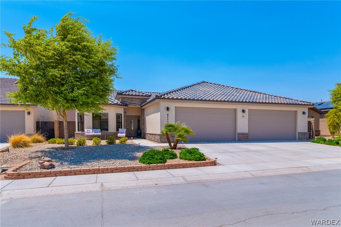 6111 S Comstock Avenue