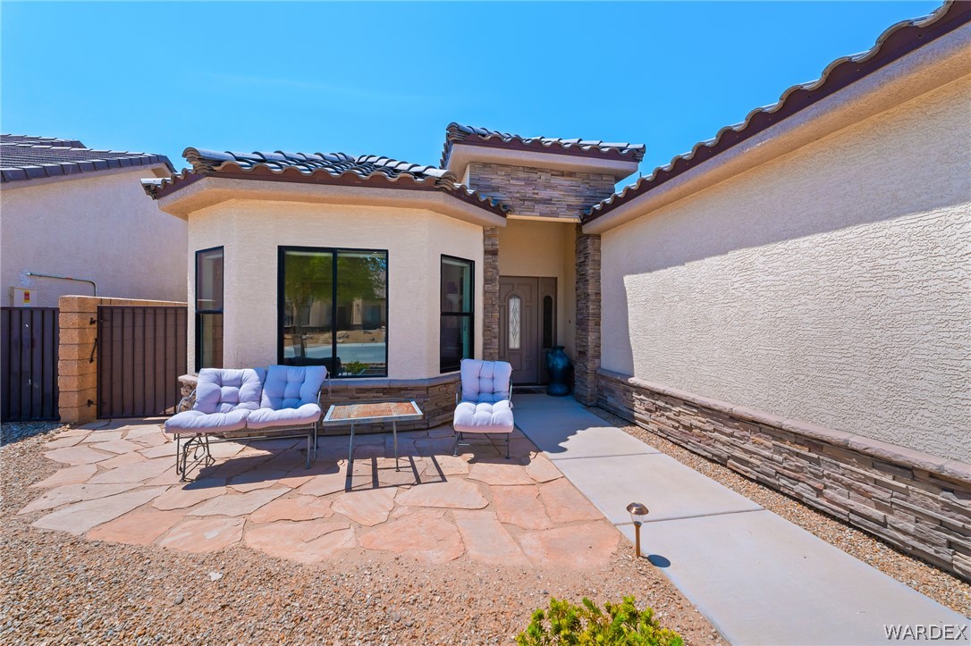 6111 S Comstock Avenue