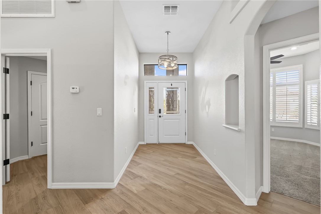 6099 S Comstock Avenue