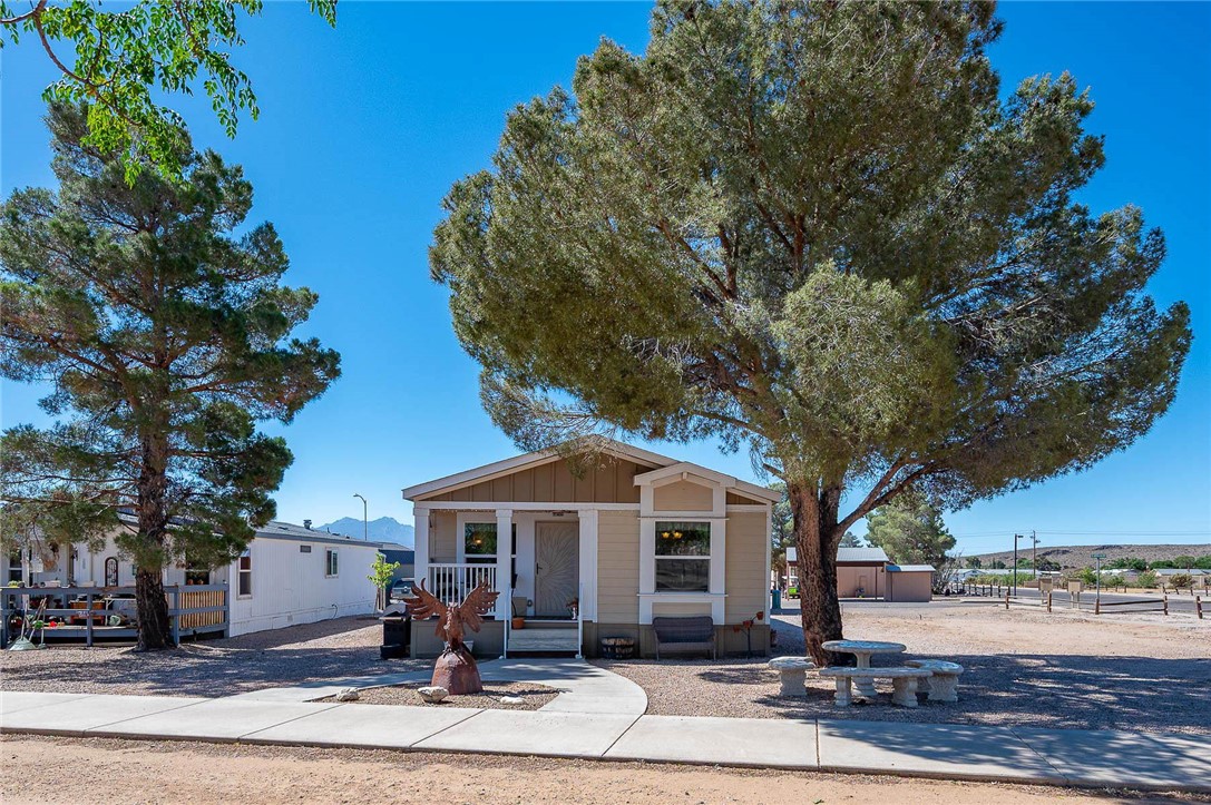 1207 E Aralia Drive