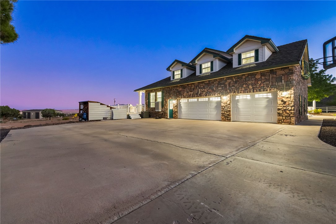 Kingman, Arizona, 86409, United States, 5 Bedrooms Bedrooms, ,5 BathroomsBathrooms,Residential,Active,1946324