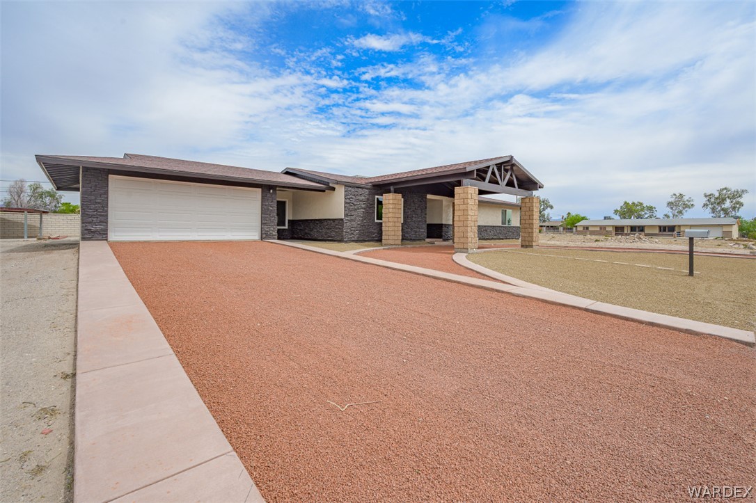 2332 Hummingbird Lane