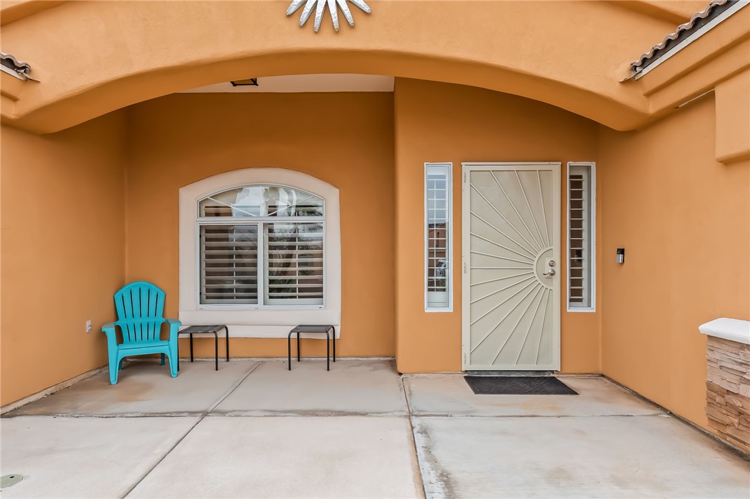 2113 E Desert Lakes Drive