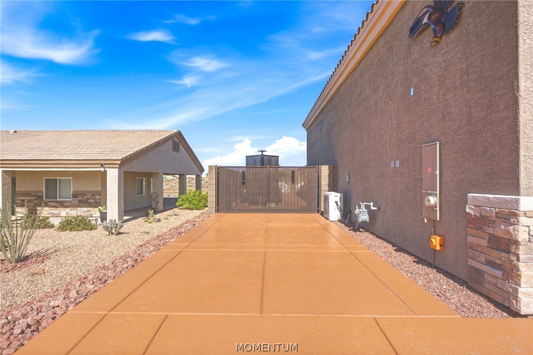 2563 Climbing Rock Lane
