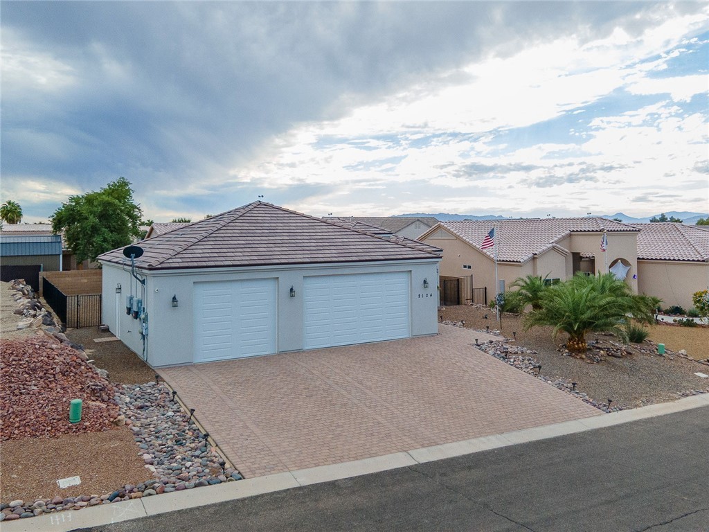 2124 E Desert Greens Drive
