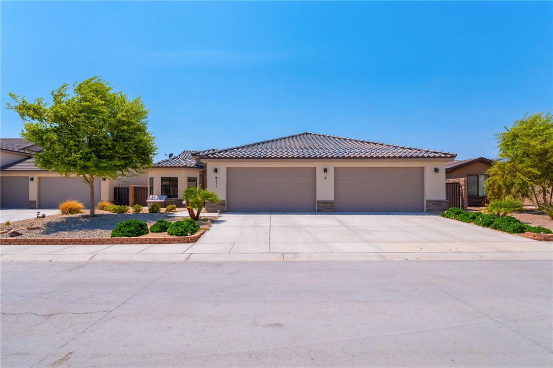 6111 S Comstock Avenue