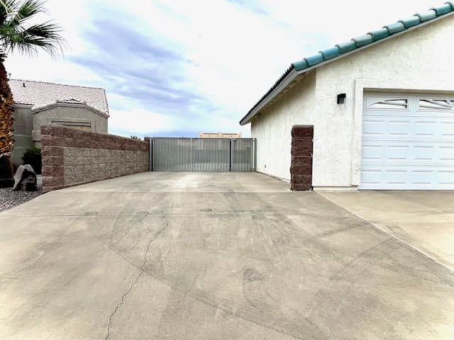 2027 E Sandtrap Lane