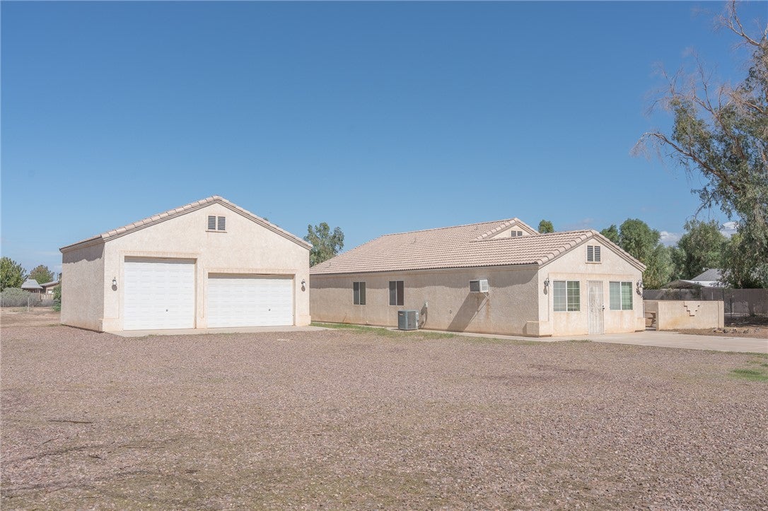 2043 E Pescador Drive