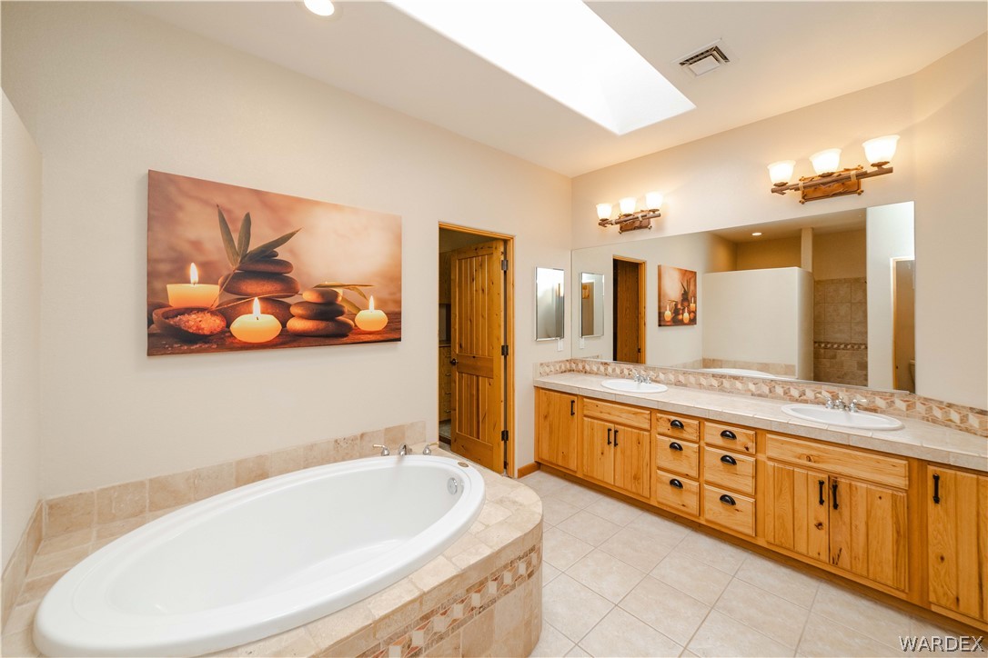 Lake Havasu, Arizona, 86404, United States, 3 Bedrooms Bedrooms, ,4 BathroomsBathrooms,Residential,Active,2041816