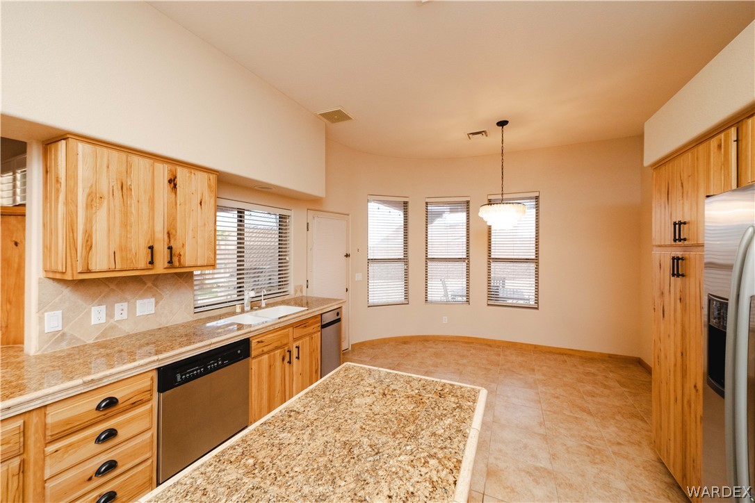 Lake Havasu, Arizona, 86404, United States, 3 Bedrooms Bedrooms, ,4 BathroomsBathrooms,Residential,Active,2041816
