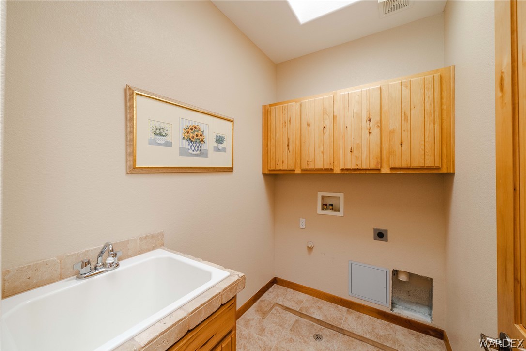 Lake Havasu, Arizona, 86404, United States, 3 Bedrooms Bedrooms, ,4 BathroomsBathrooms,Residential,Active,2041816