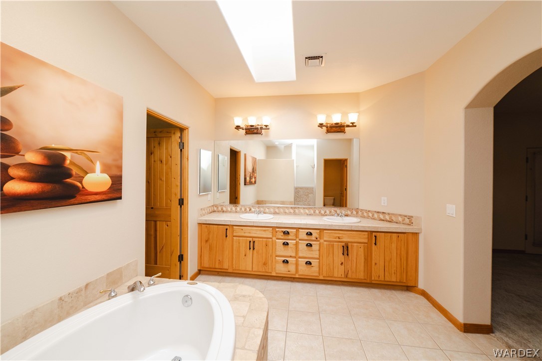 Lake Havasu, Arizona, 86404, United States, 3 Bedrooms Bedrooms, ,4 BathroomsBathrooms,Residential,Active,2041816