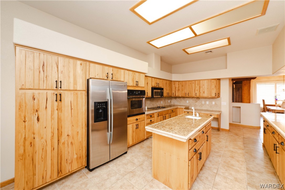 Lake Havasu, Arizona, 86404, United States, 3 Bedrooms Bedrooms, ,4 BathroomsBathrooms,Residential,Active,2041816