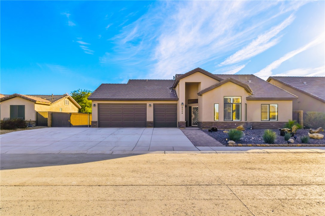 6044 S Comstock Avenue