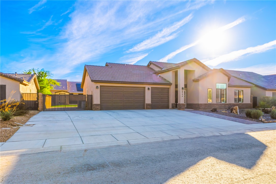 6044 S Comstock Avenue