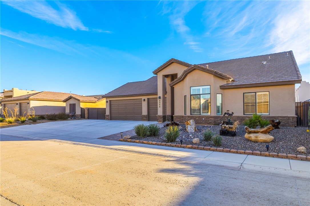 6044 S Comstock Avenue