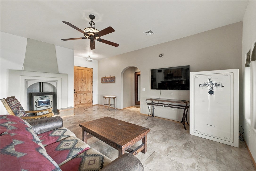 4323 E Surrey Loop