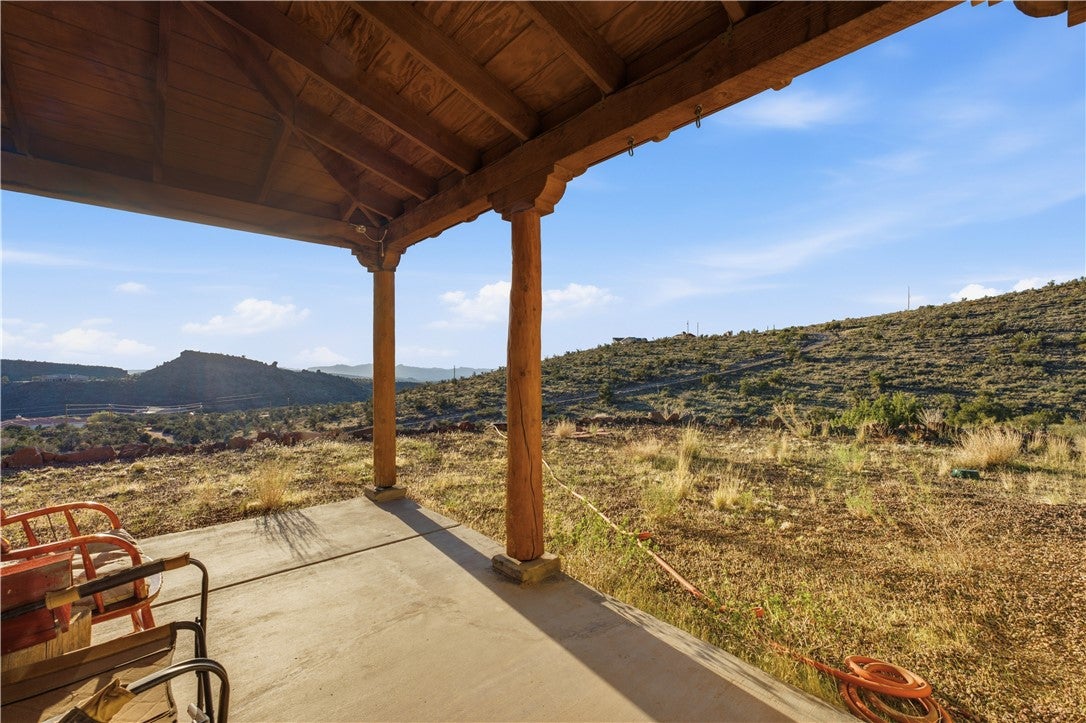 4323 E Surrey Loop