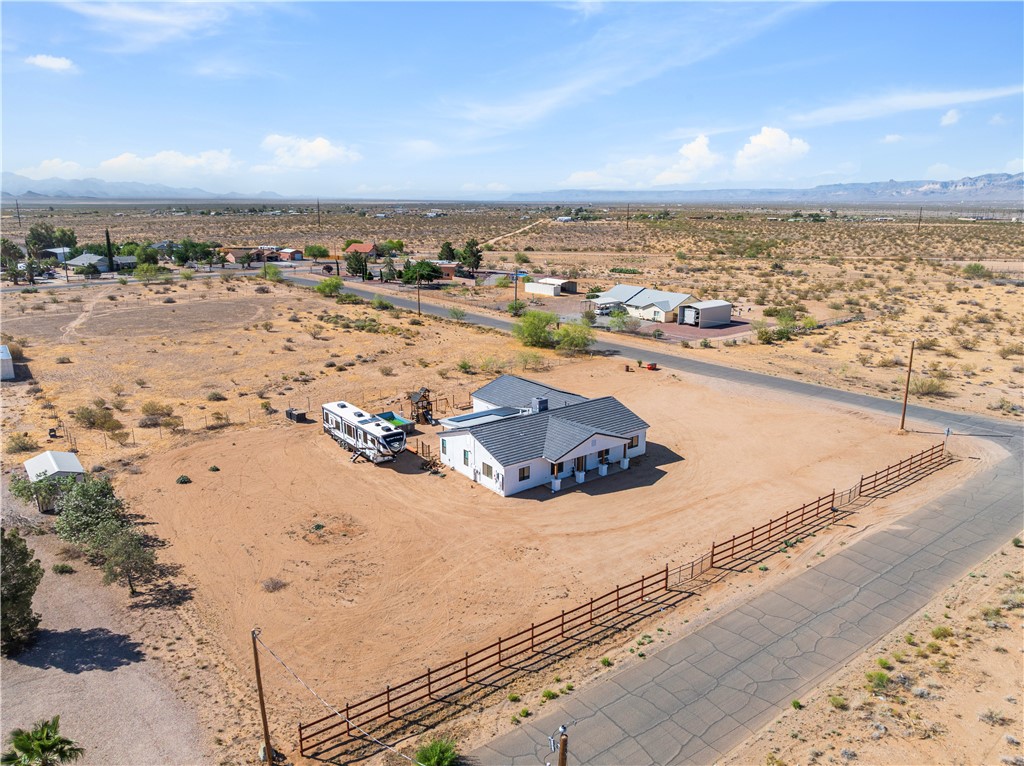 854 S Salt Place
