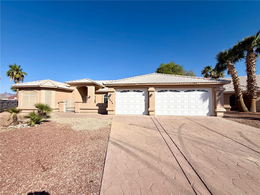 2074 E Lago Grande Bay